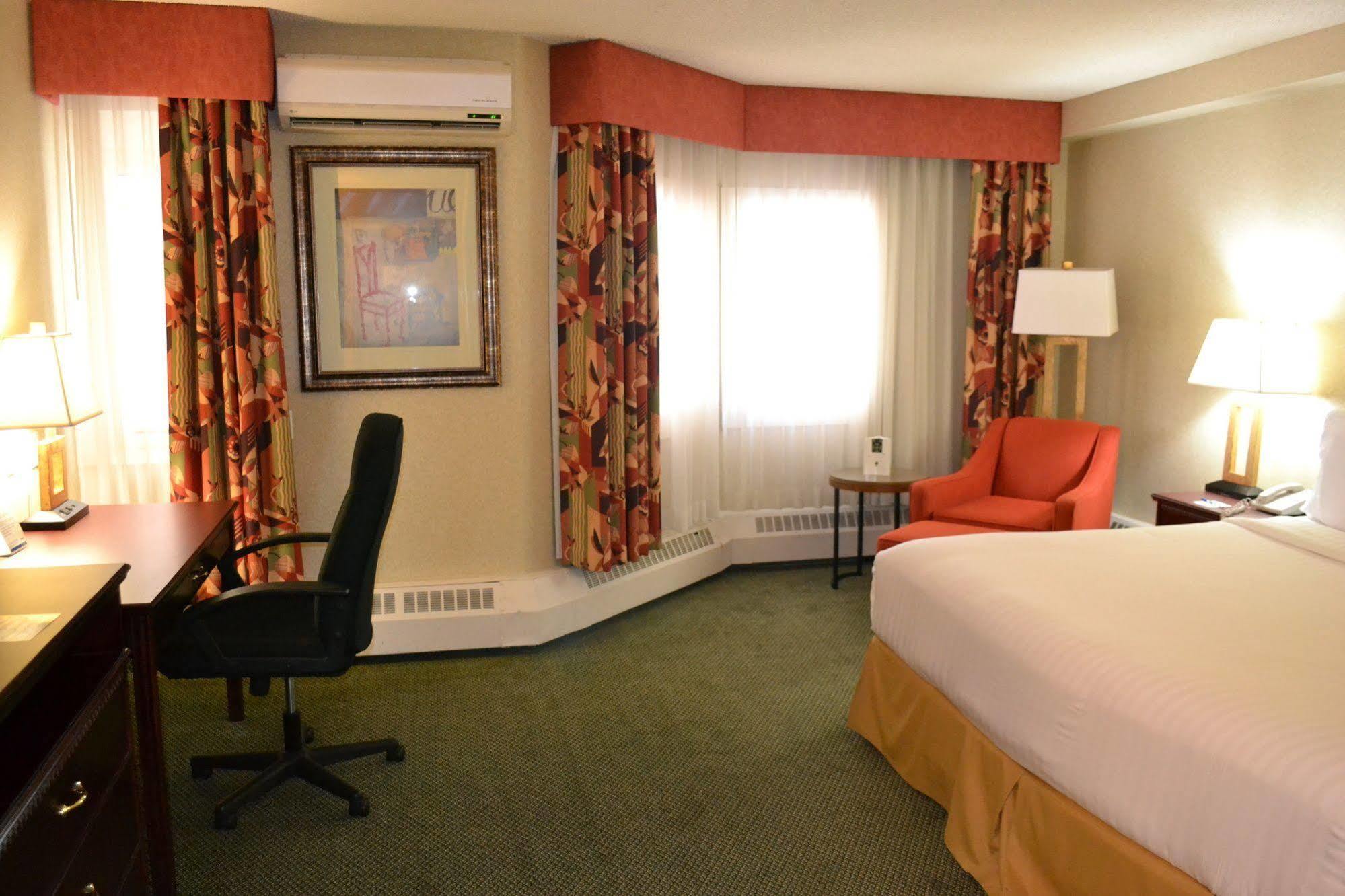 Holiday Inn Express Hotel & Suites Edson, An Ihg Hotel Экстерьер фото